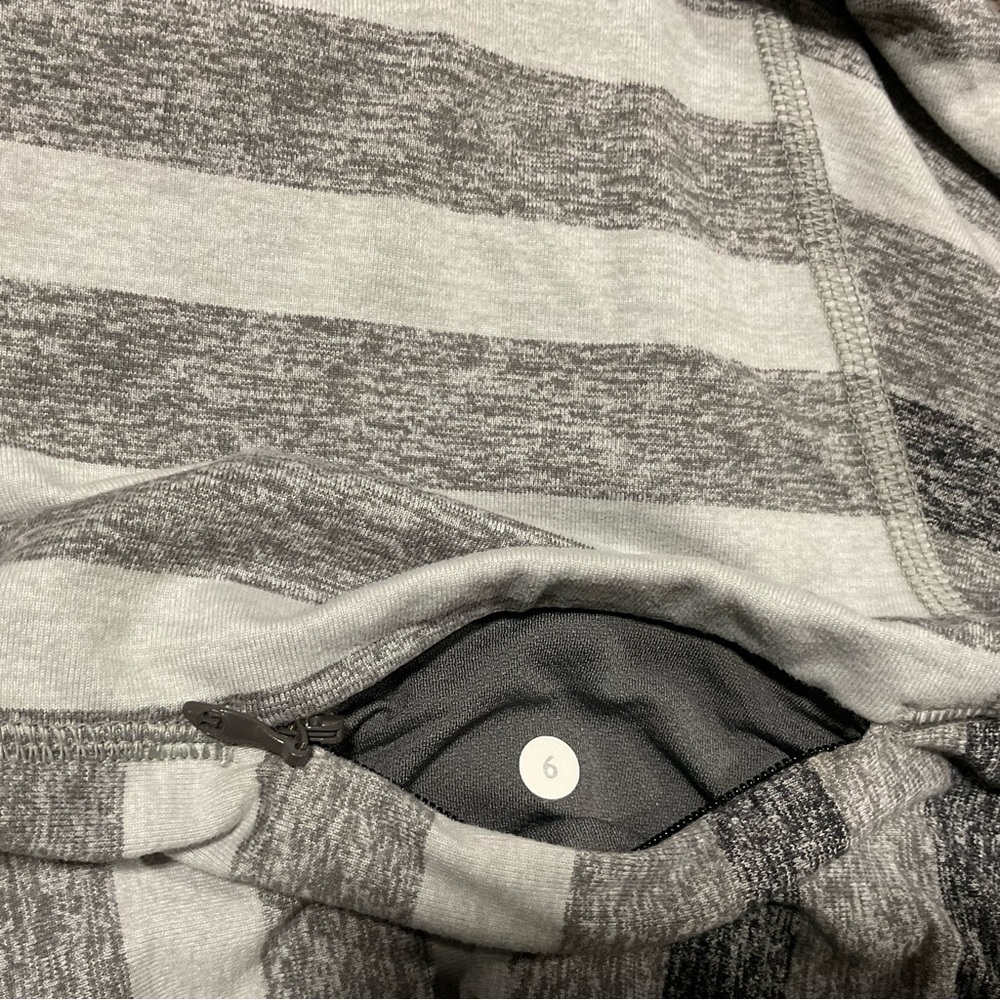 LULULEMON RACE YOUR PACE LONG SLEEVE MARSHMALLOW STRIPE SLATE YOGA DANCE EUC 6 - Picture 11 of 11